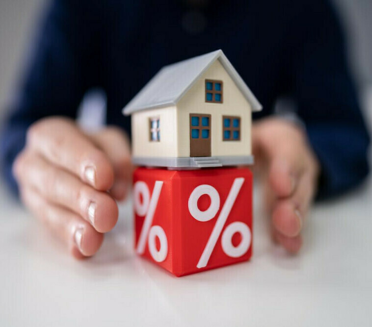 <span style="font-weight: bold;">
						Бытовка в подарок при заказе дома от 80 кв.м.</span>